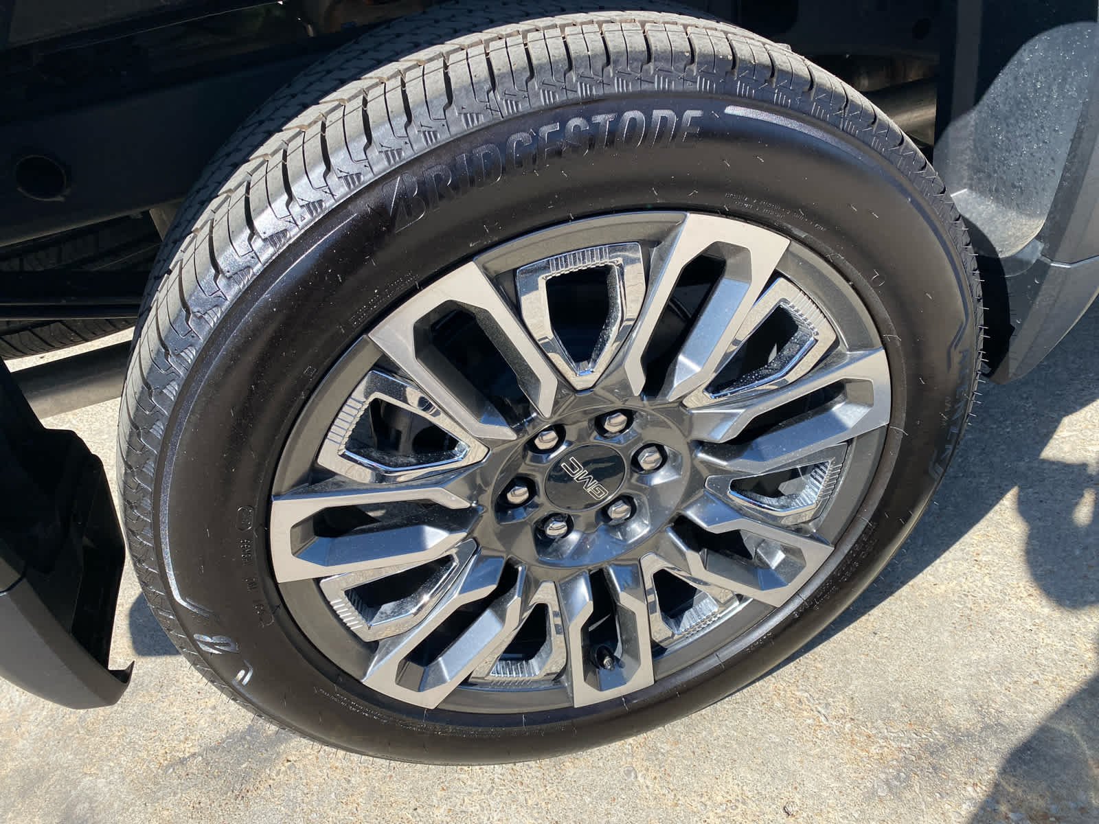 New 2026 Glacier White Tricoat GMC Denali Ultimate image 31