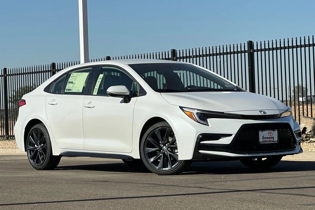 New 2026 Wind Chill Pearl Toyota Hybrid SE image 2