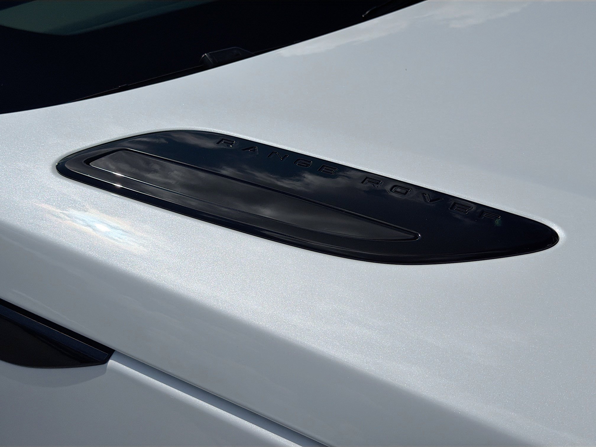 New 2026 Ostuni Pearl White Land Rover Belgravia Edition image 44