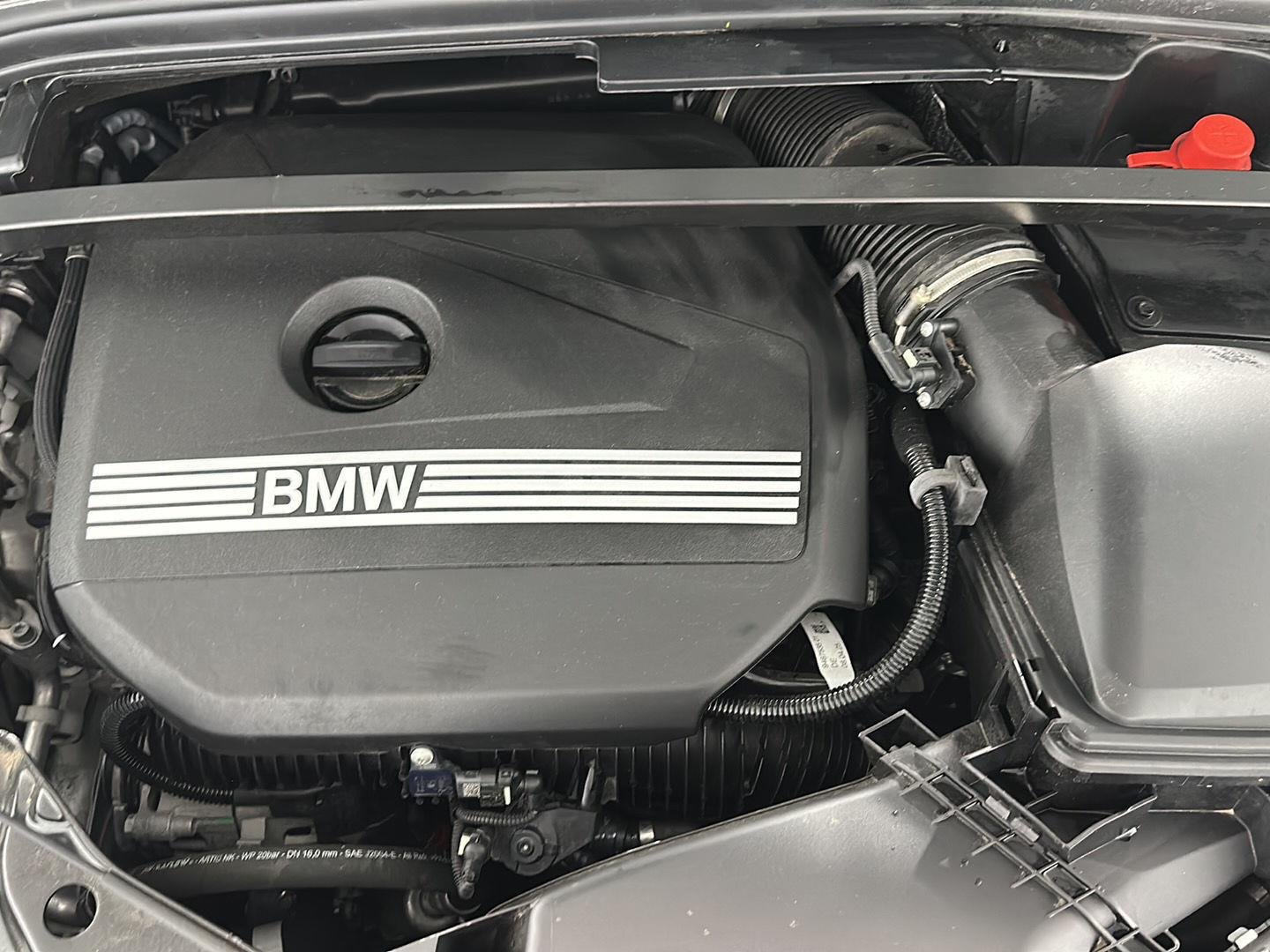 Used 2025 Mineral White Metallic BMW xDrive28i image 28