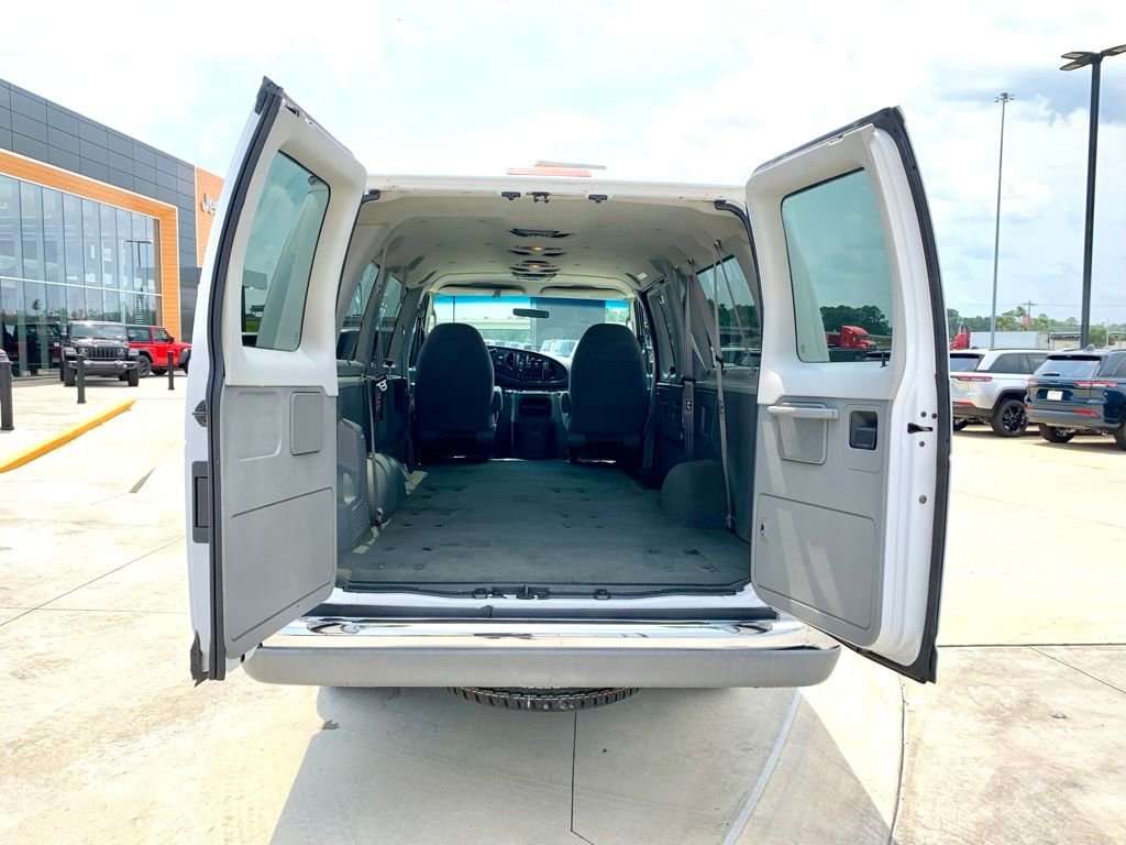Used 2003 White Ford  image 15