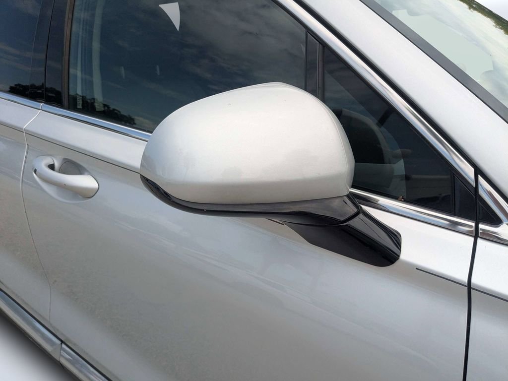 Used 2019 Silver Hyundai SEL Plus image 11