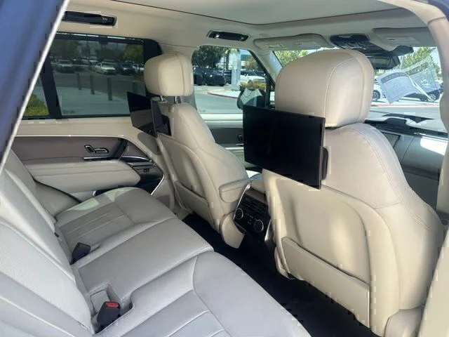 Used 2023 Brown Land Rover SE image 11