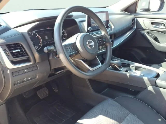 Used 2024  Nissan SV image 8