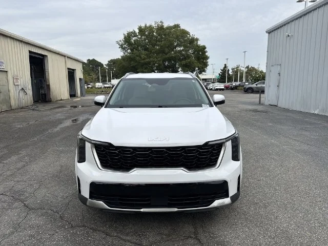 Used 2025 White Kia S image 2