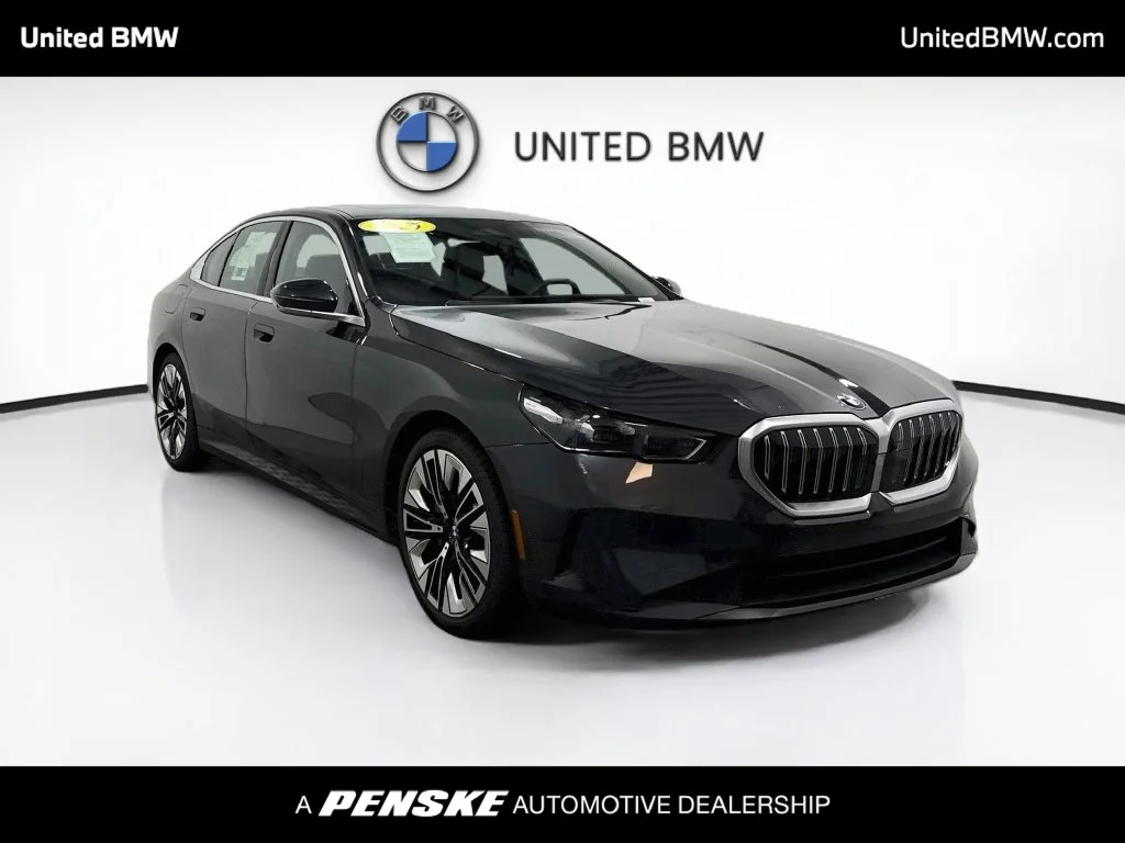 Certified Used 2026 Dark Graphite Metallic BMW 530i image 3