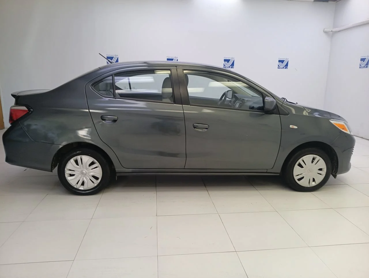 Used 2024 Graphite Gray Mitsubishi ES image 9