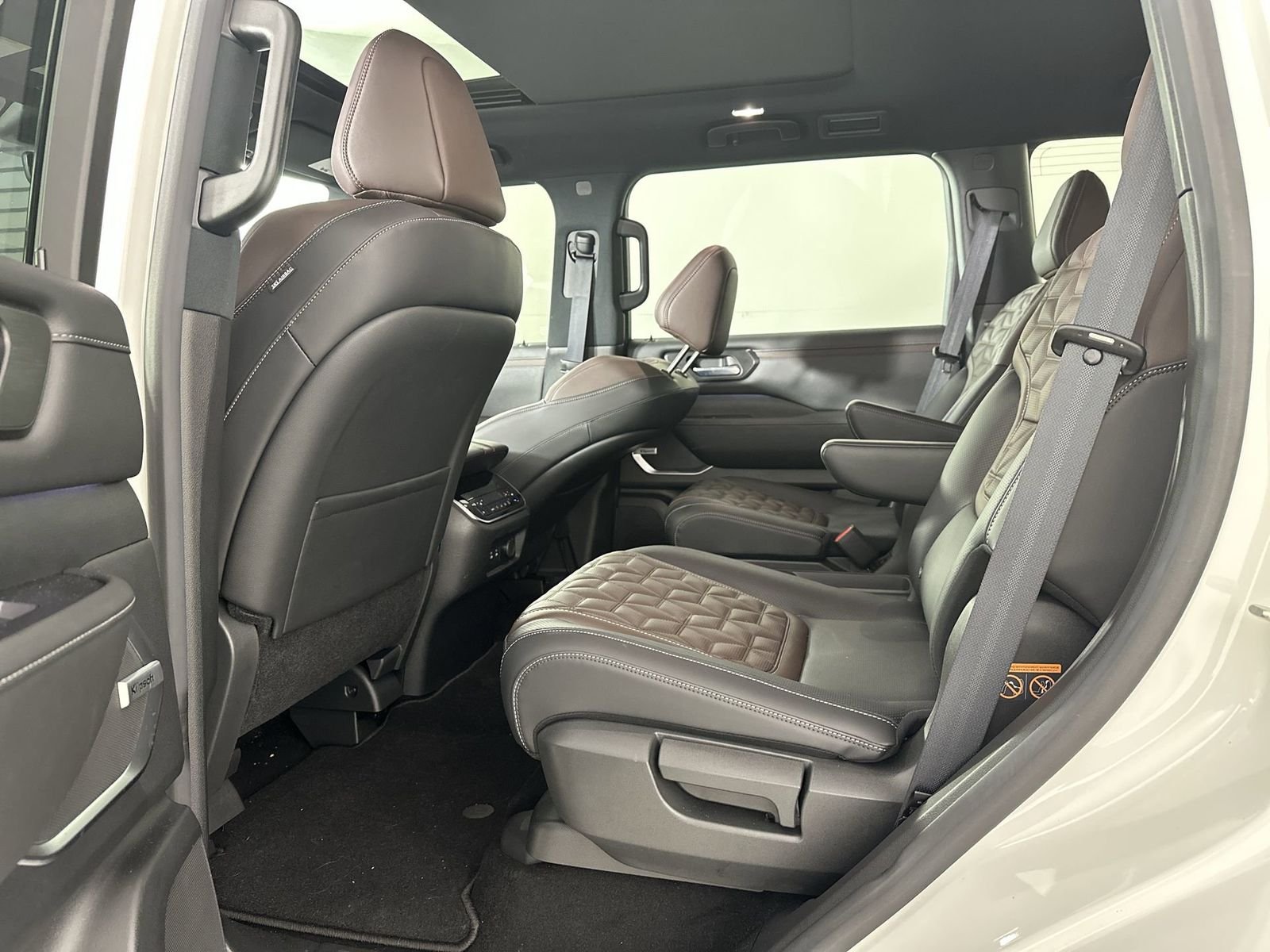 2025 Nissan Armada Platinum - Photo 24