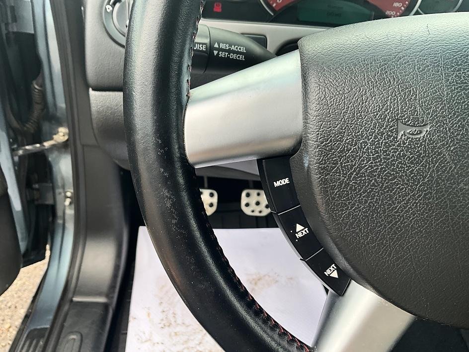 Used 2006 Gray Pontiac Base image 30
