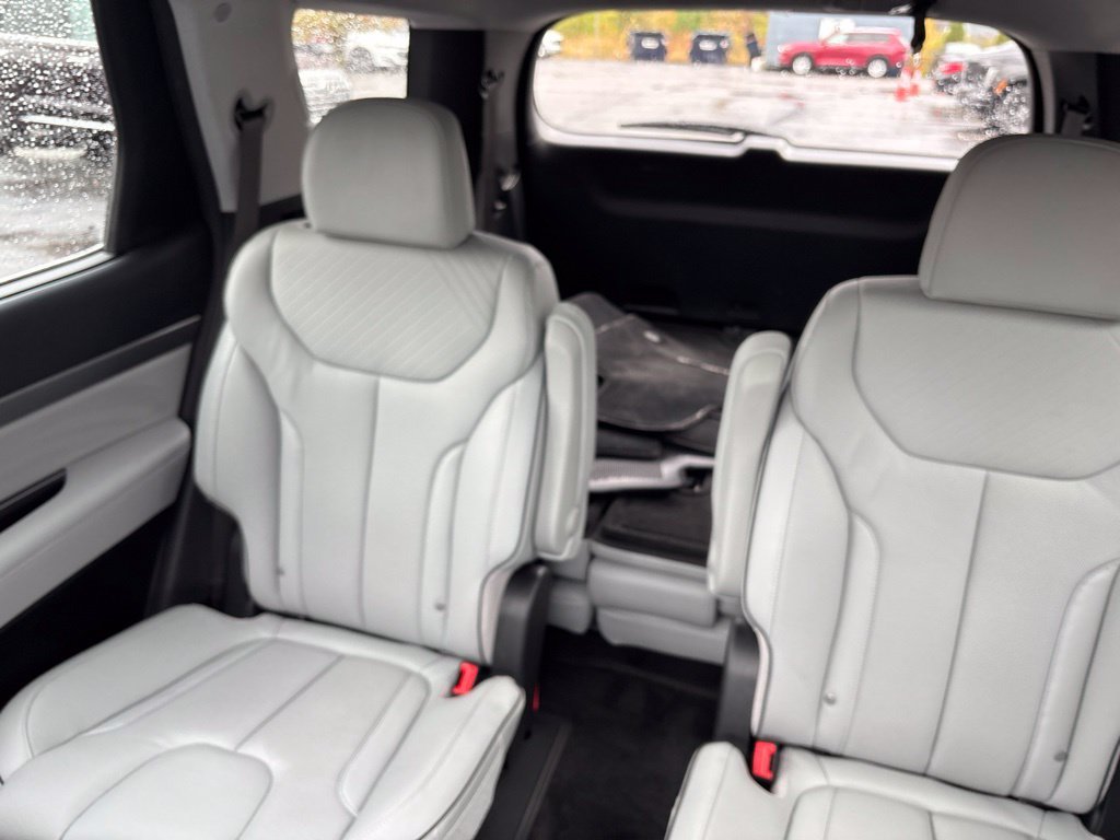 Used 2024 White Hyundai SEL image 17