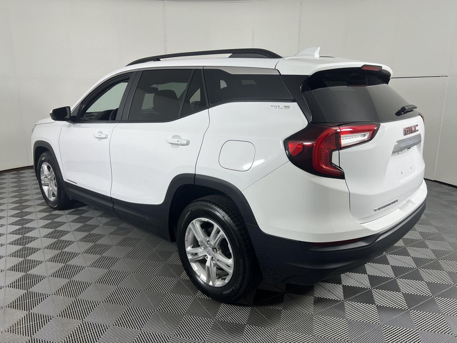 Used 2024 Summit White GMC SLE image 9