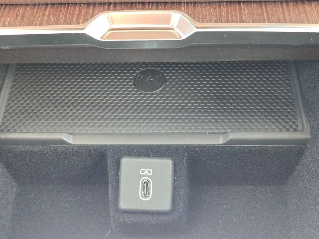 New 2026  Land Rover SE image 37