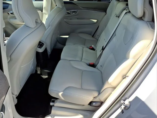 Used 2023  Volvo T8 Plus Dark Theme 7 Passenger image 18
