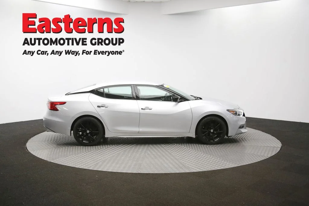 Used 2018 Silver Nissan 3.5 S image 44