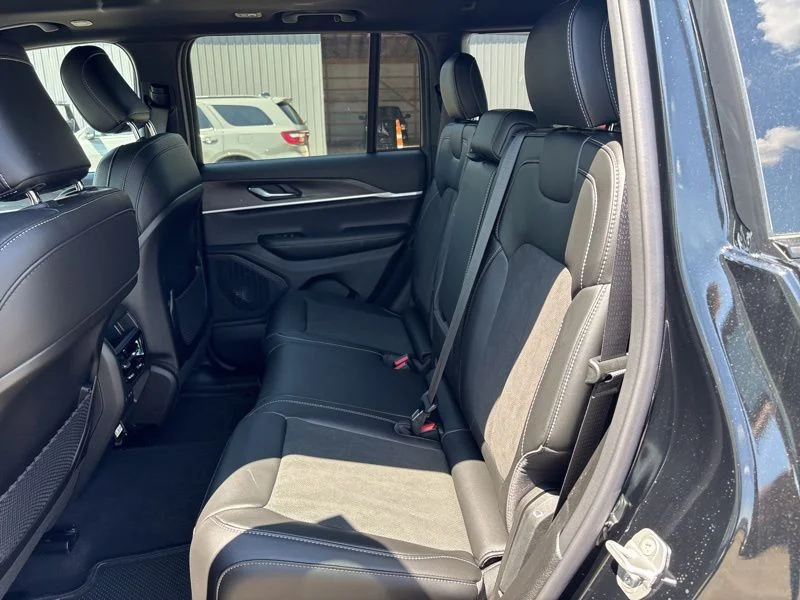 New 2026 Diamond Black Crystal Pearlcoat Jeep Altitude image 14