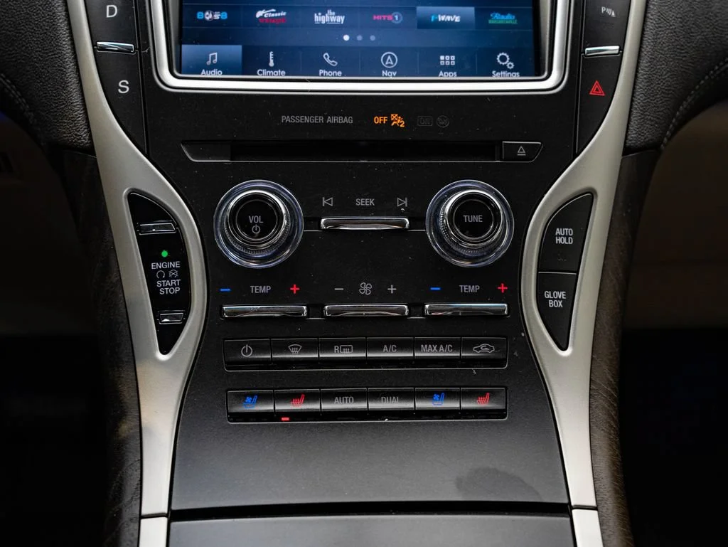 Used 2020 Pristine White Lincoln Reserve image 38