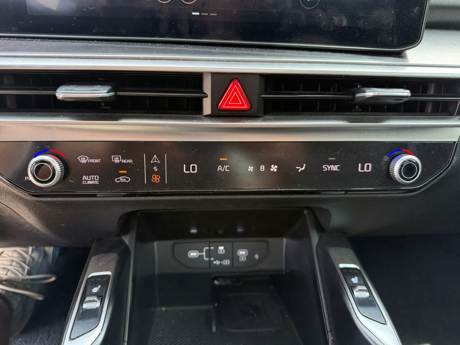 Used 2024 Glacial White Pearl Kia EX image 17