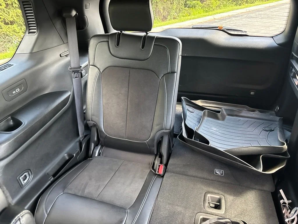 Used 2023 Red Jeep Altitude image 19