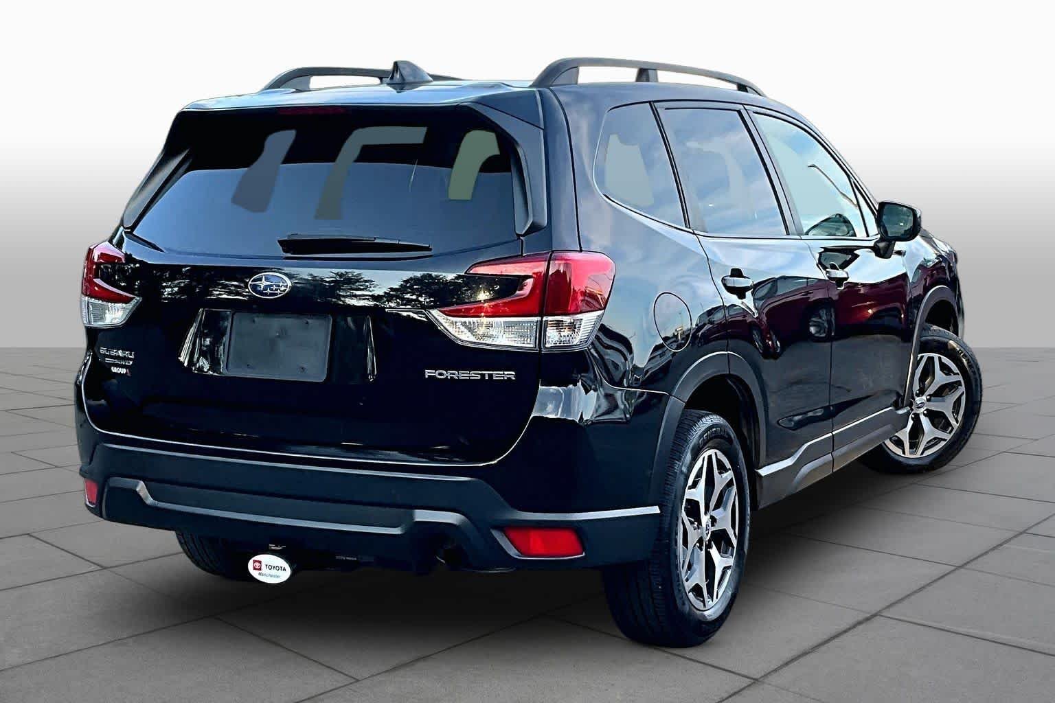 Used 2021 Crystal Black Silica Subaru Premium image 13