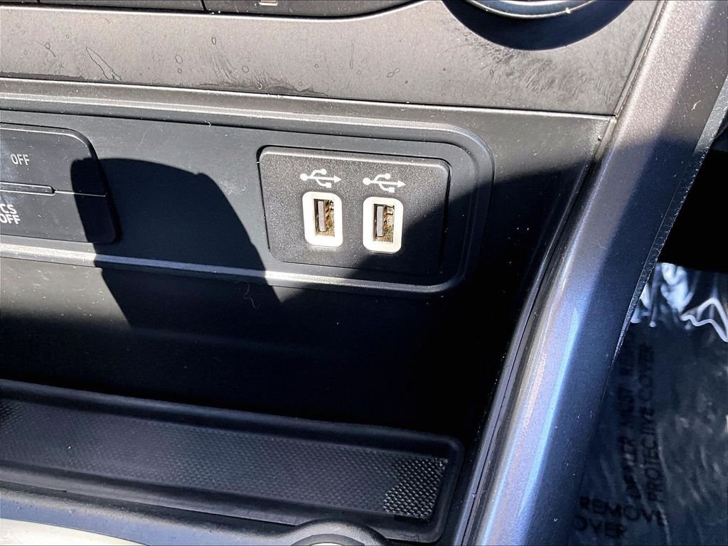 Used 2022 Lightning Blue Metallic Ford SE image 27