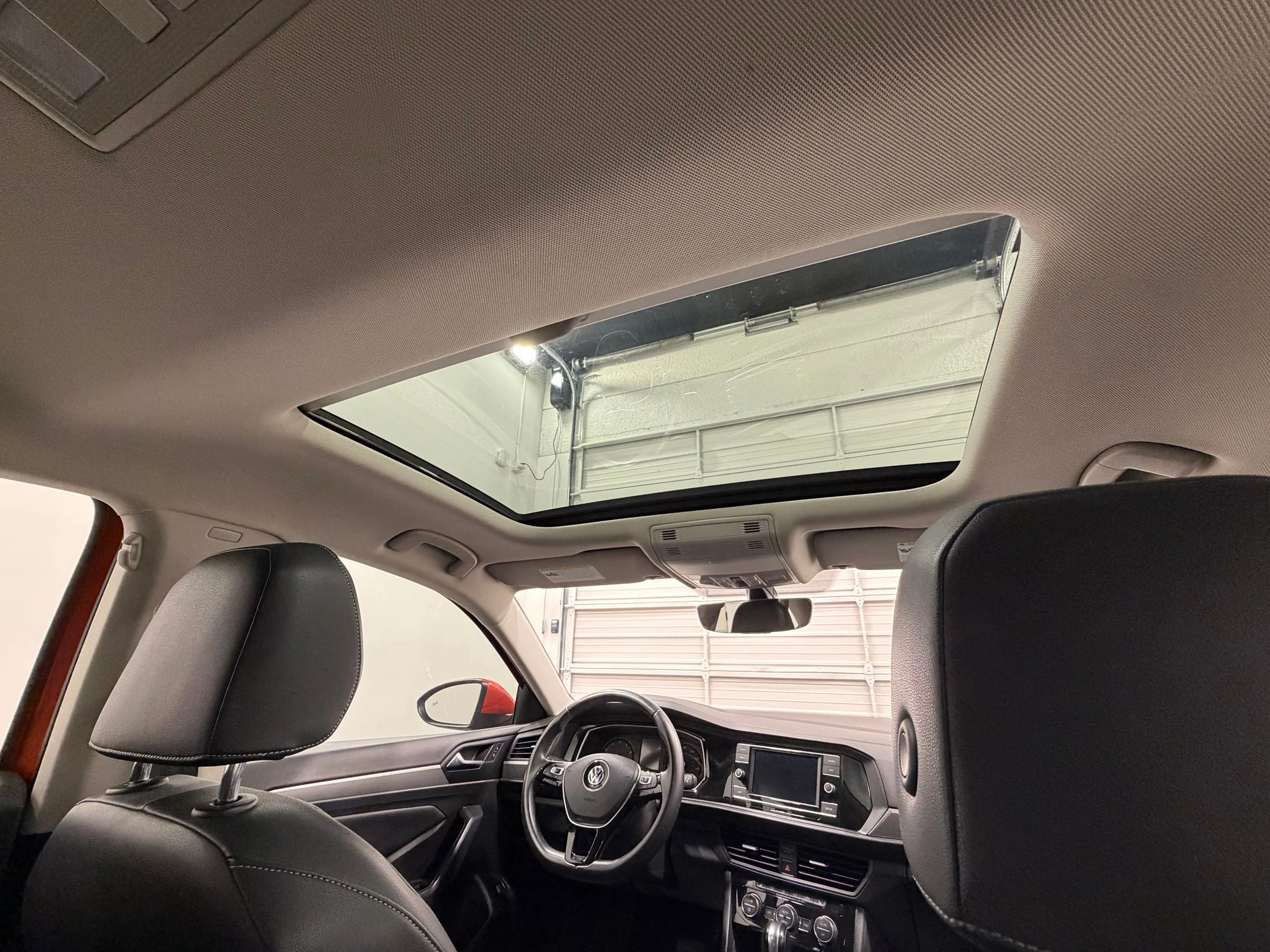 Used 2019 Orange Volkswagen 1.4T SE image 39