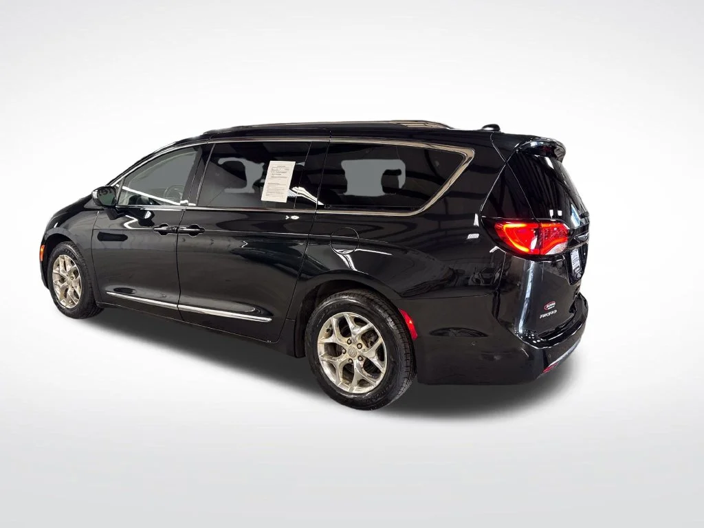 Used 2017 Black Chrysler Limited image 3
