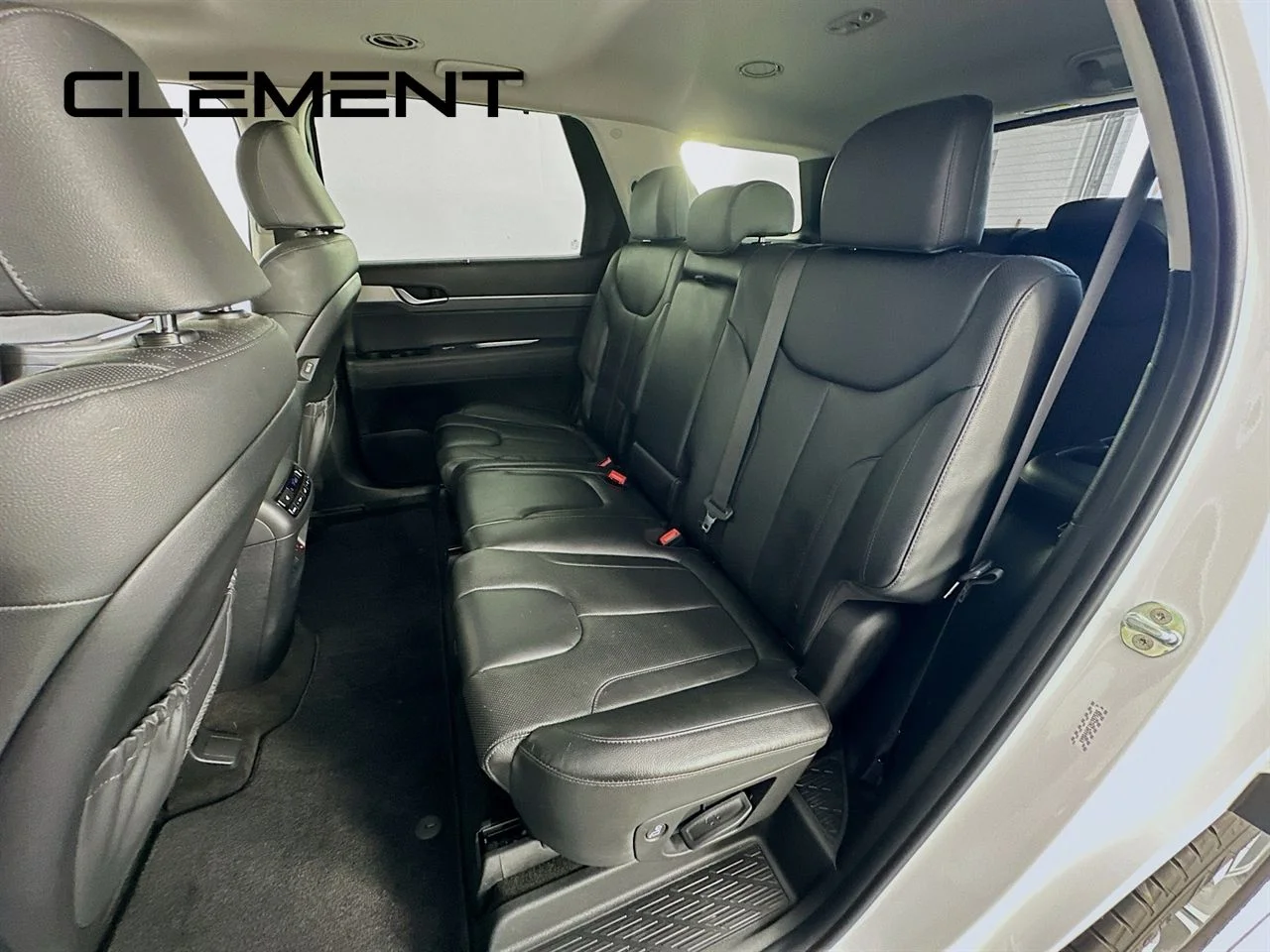 Used 2022 Hyper White Hyundai SEL image 32