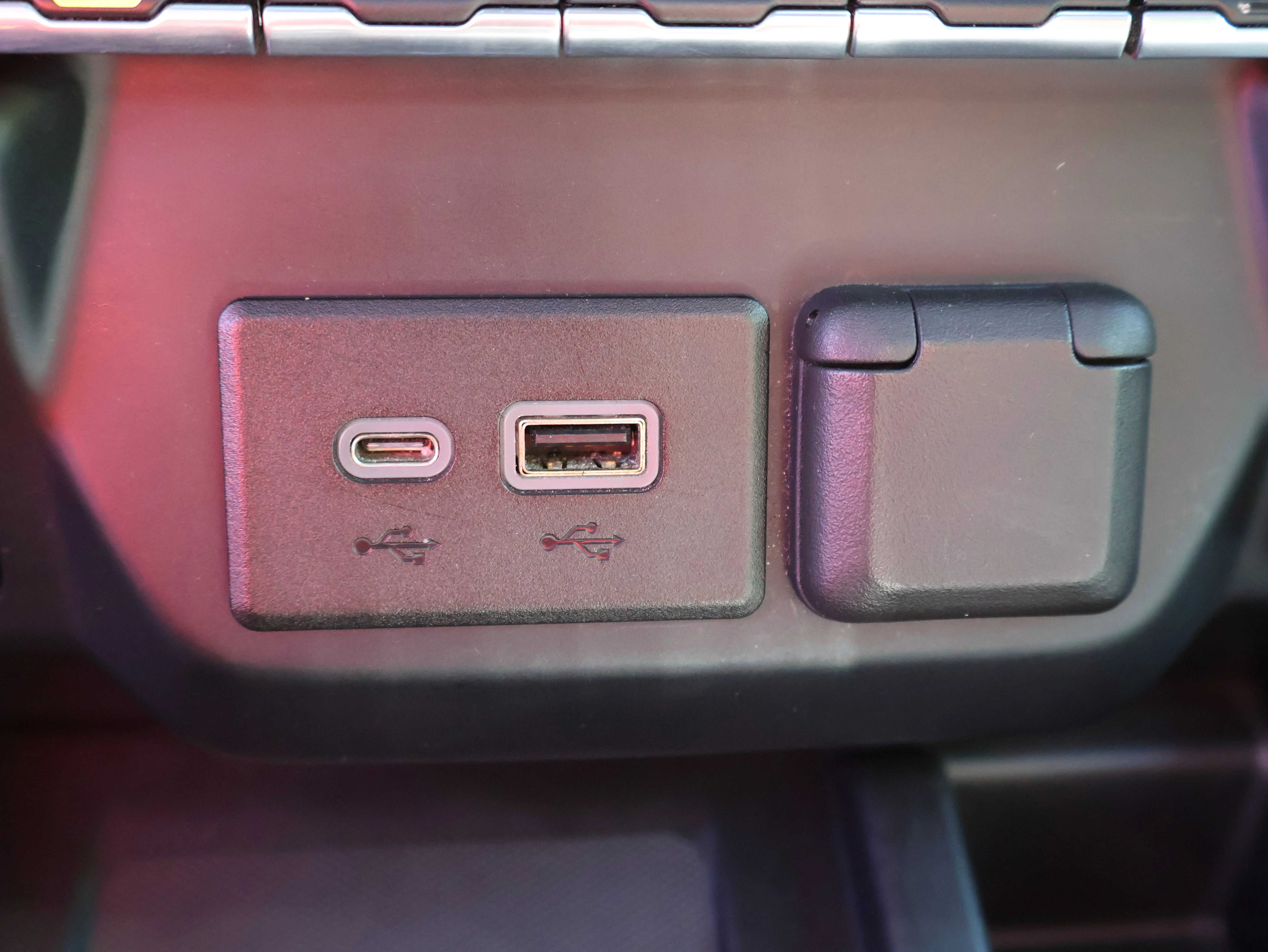 Used 2019 White Frost Tricoat GMC Denali image 35