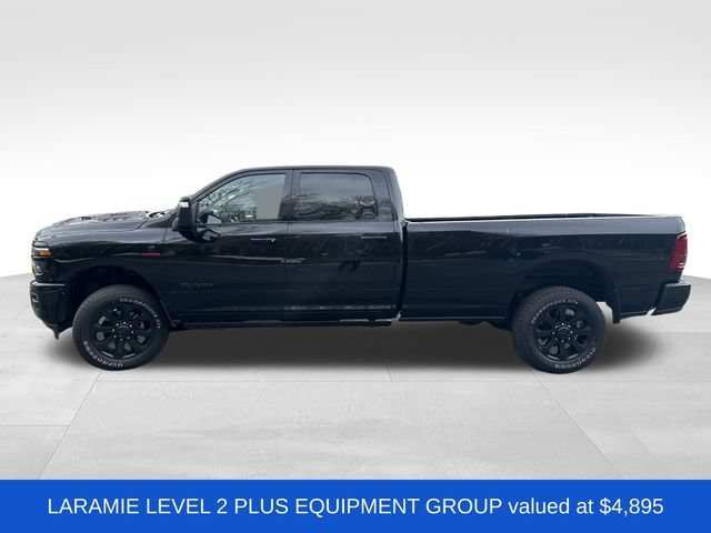 New 2025 Diamond Black Crystal Pearl-Coat Exterior Paint RAM Laramie image 4