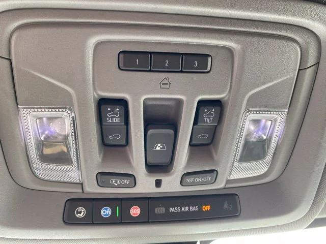 Used 2022 White GMC SLT image 25