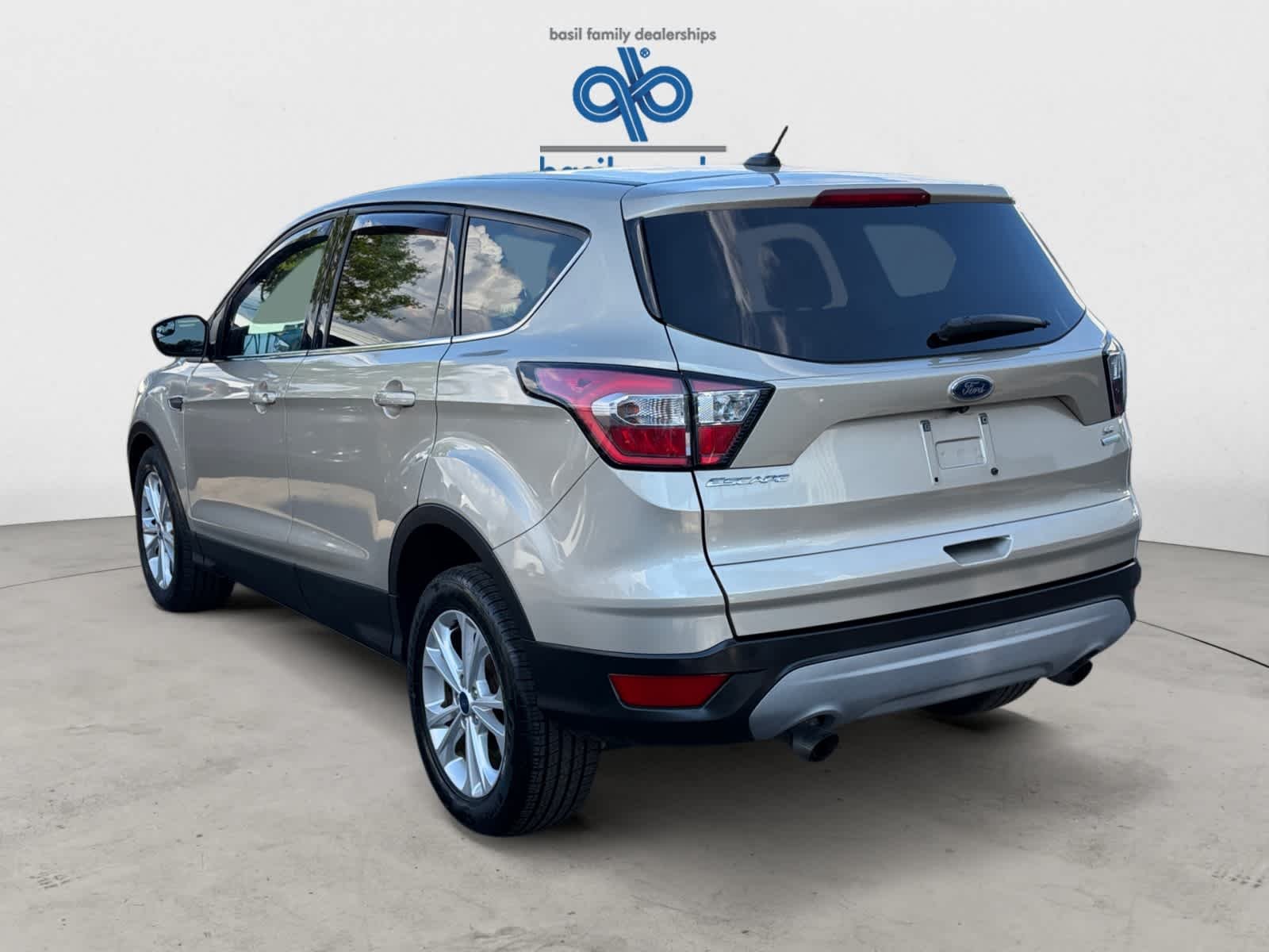 Used 2017 White Gold Ford SE image 5