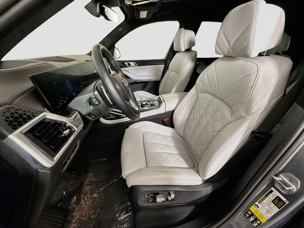 Used 2024 Gray BMW xDrive40i image 21