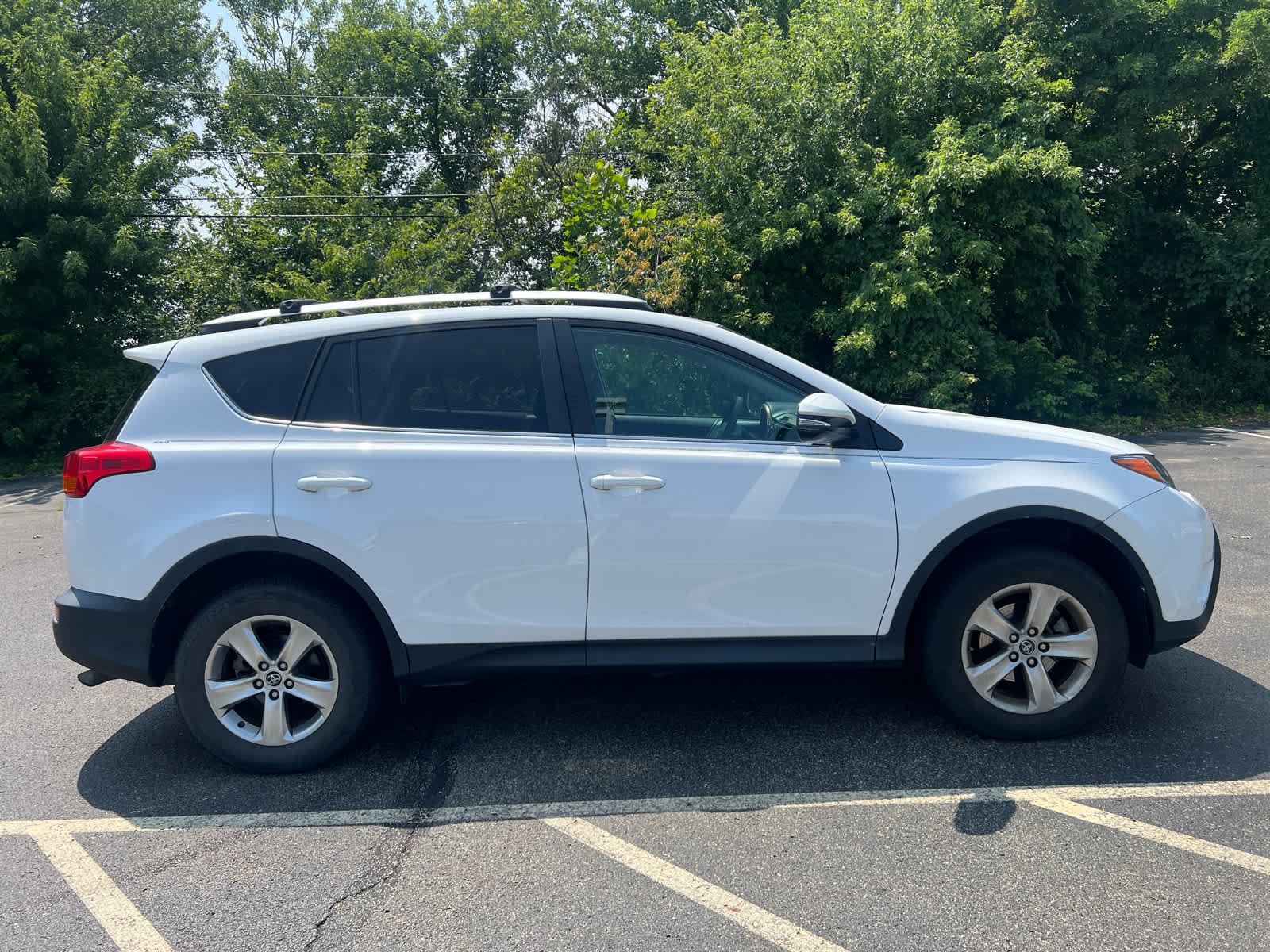 Used 2015 Super White Toyota XLE image 2