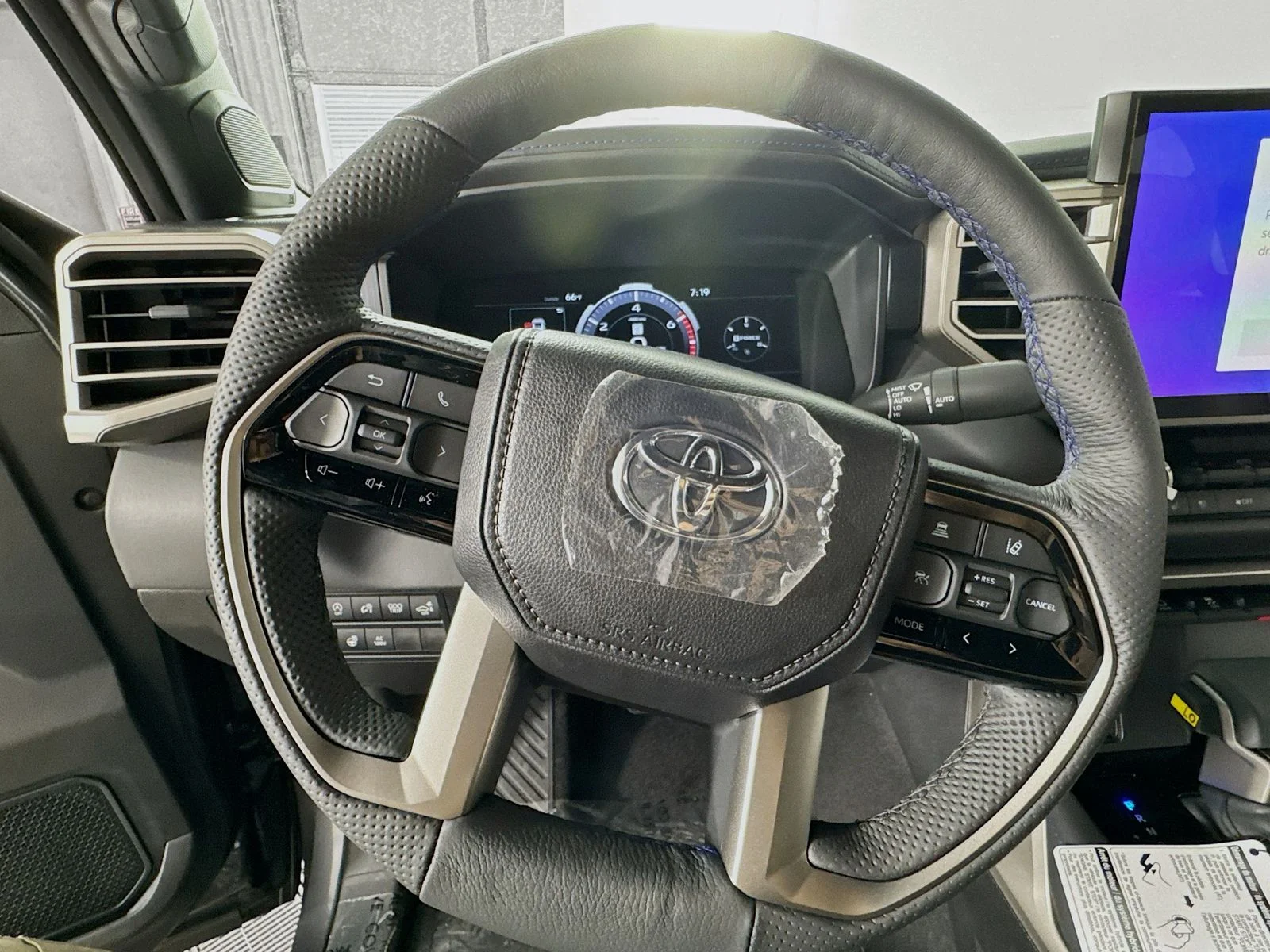New 2026 Magnetic Gray Metallic Toyota  Platinum image 7