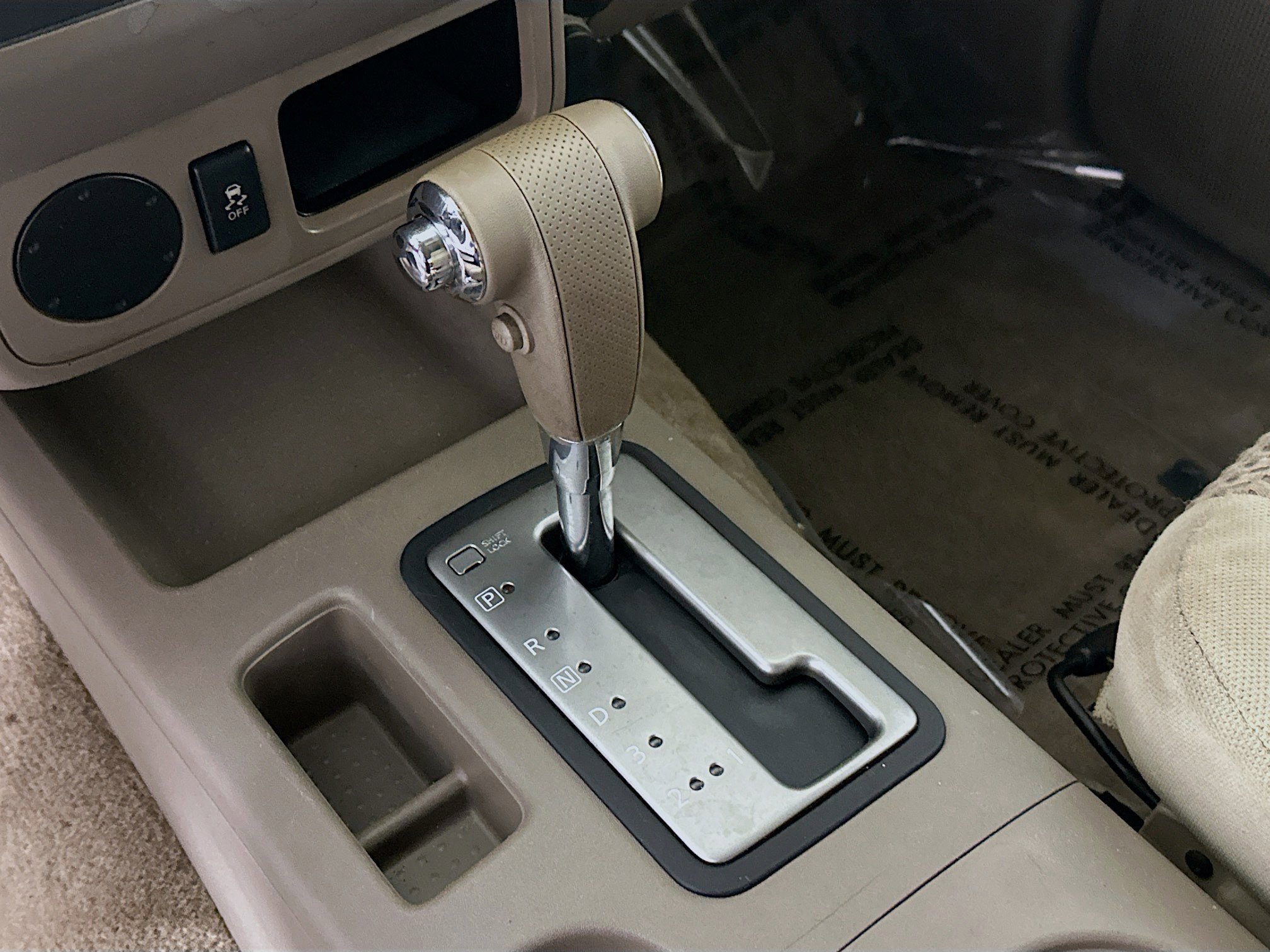 Used 2014 Glacier White Nissan SV image 20