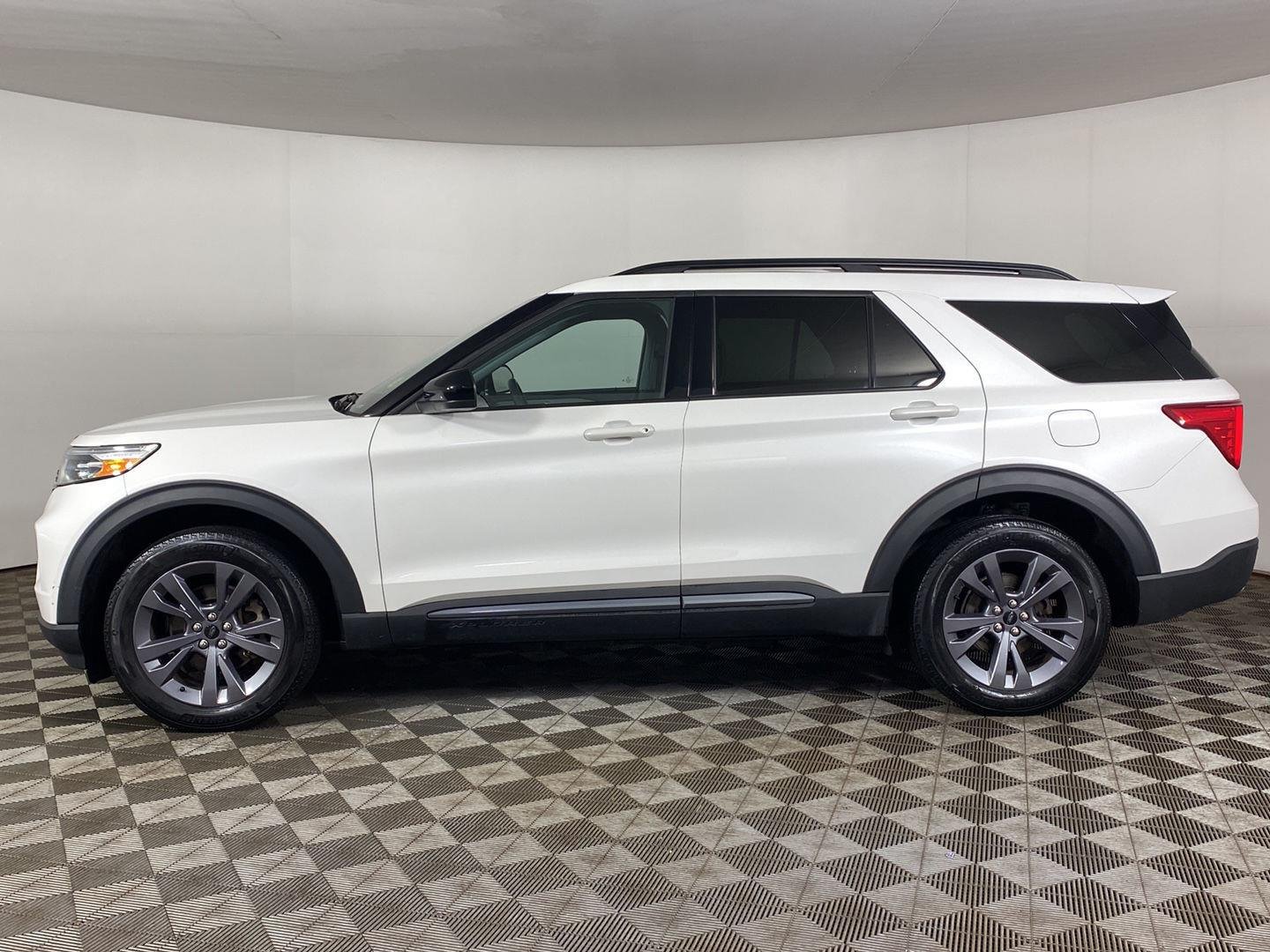 Used 2023 Star White Metallic Tri-Coat Ford XLT image 30