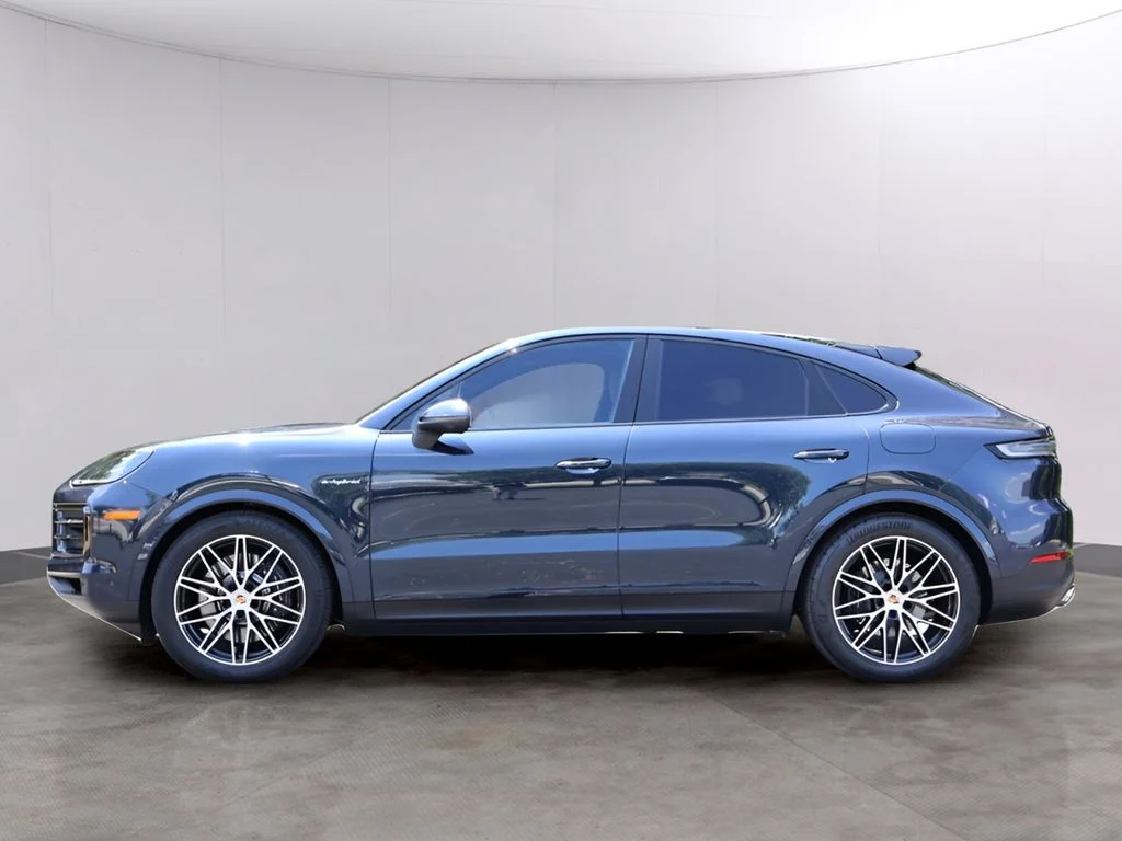 Certified Used 2026 Algarve Blue Metallic Porsche  image 2