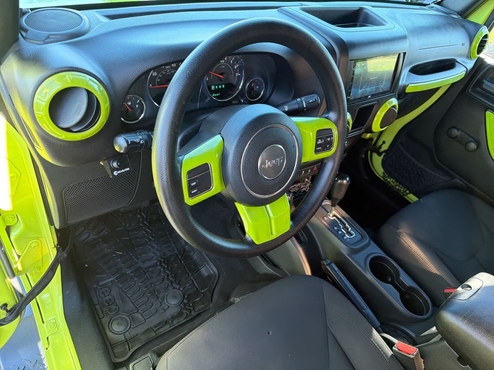 Used 2016 Hypergreen Clearcoat Jeep Sport image 10