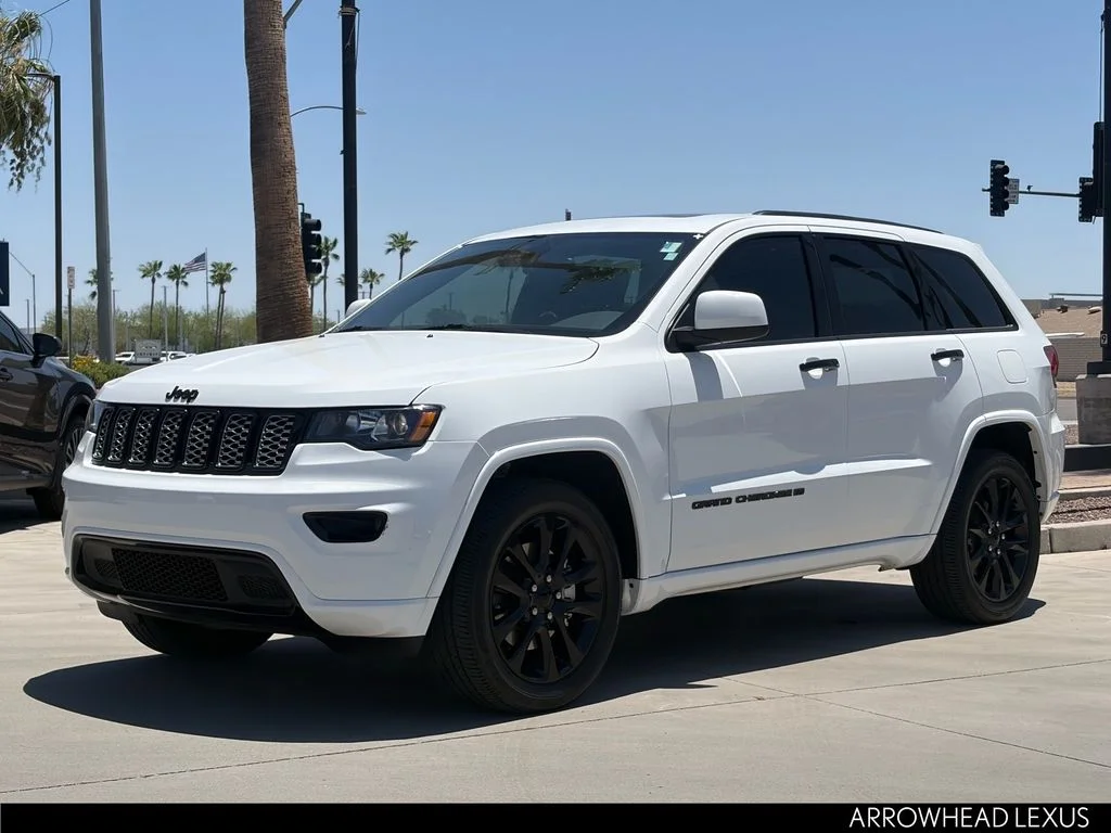 Used 2022 White Jeep Laredo X image 2