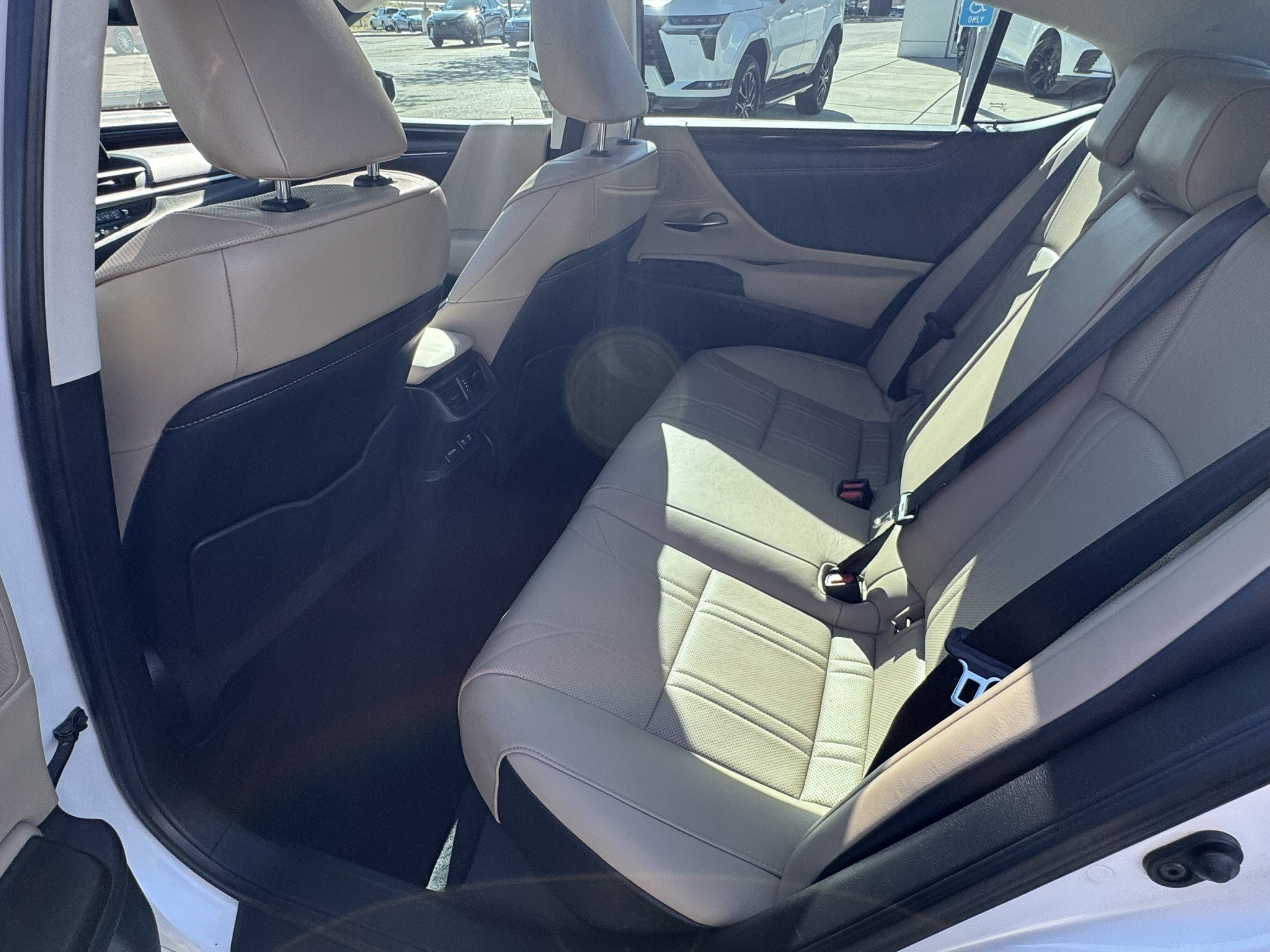 Used 2019 Eminent White Pearl Lexus 350 Luxury image 17