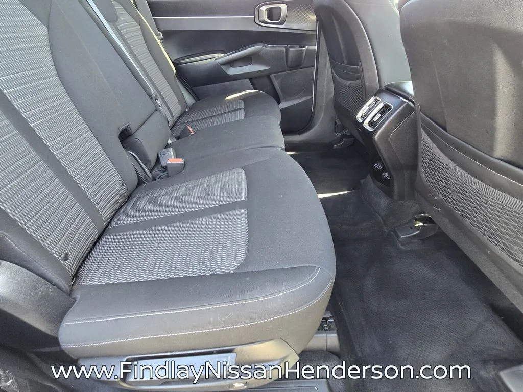 Used 2022 White Kia LX image 16