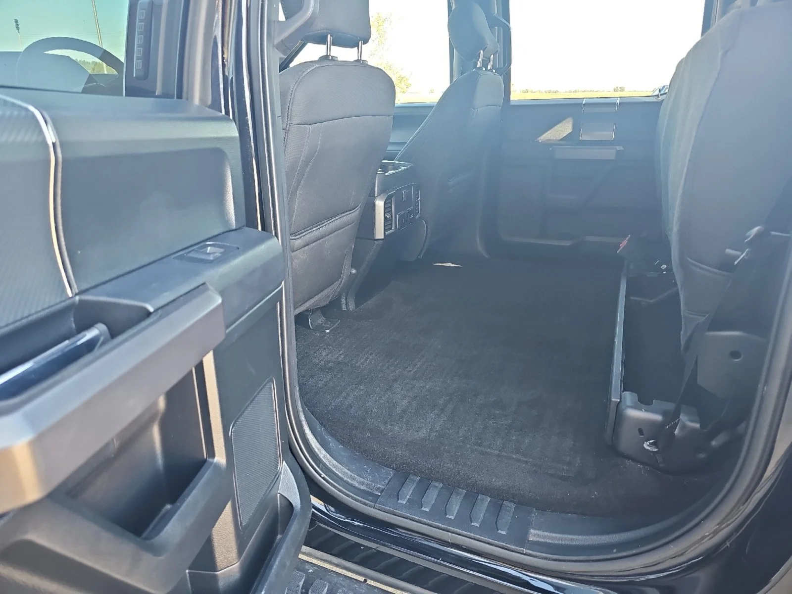 Used 2020 Agate Black Metallic Ford XLT image 21