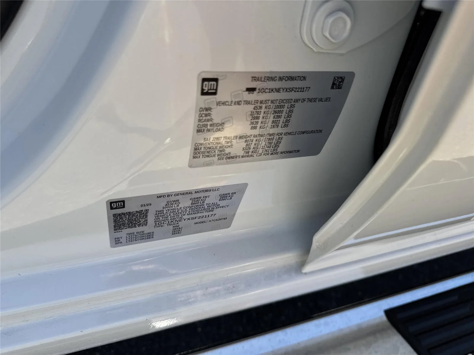 Used 2025 Summit White Chevrolet LT image 37