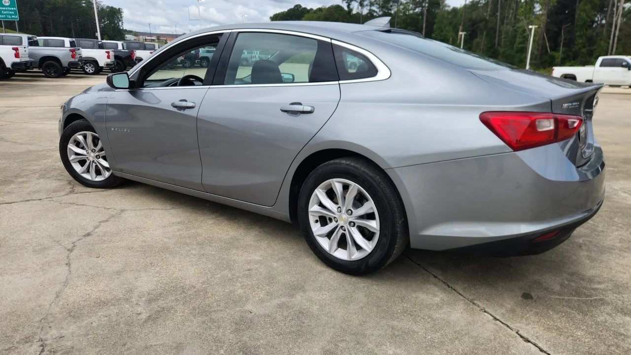 Used 2022 MINERAL GRAY METALLIC Chevrolet LT image 5