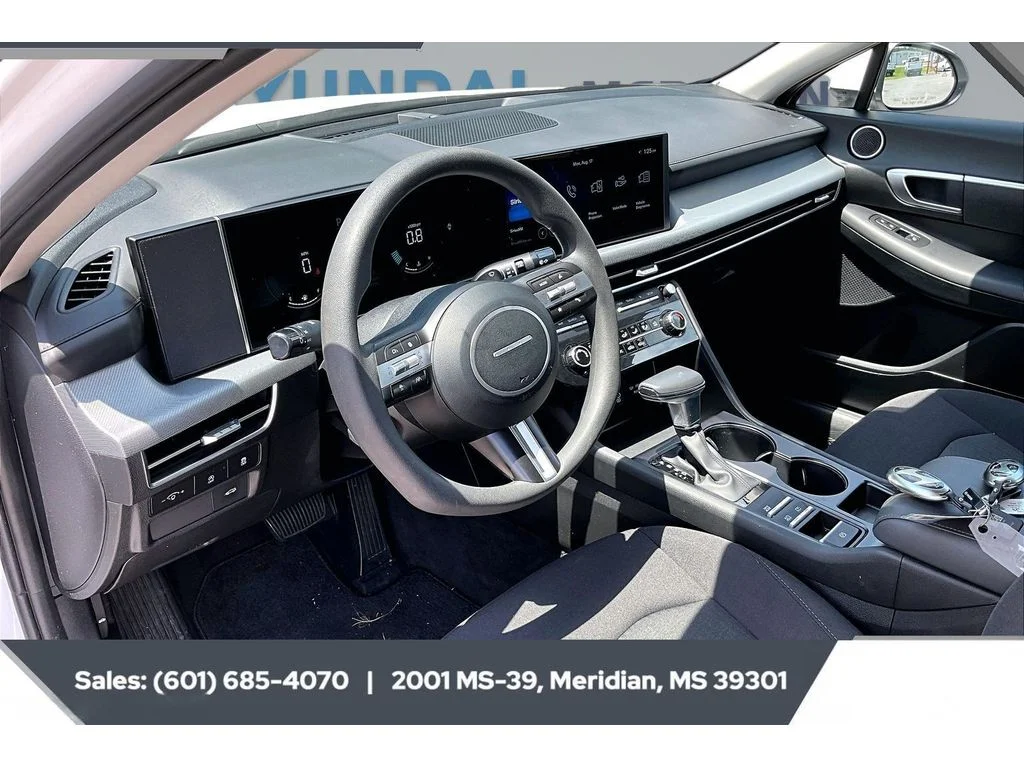 Used 2025 Serenity White Hyundai SE image 12
