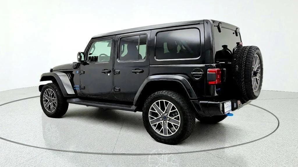 Used 2024 Black Clearcoat Jeep High Altitude 4x4 image 7