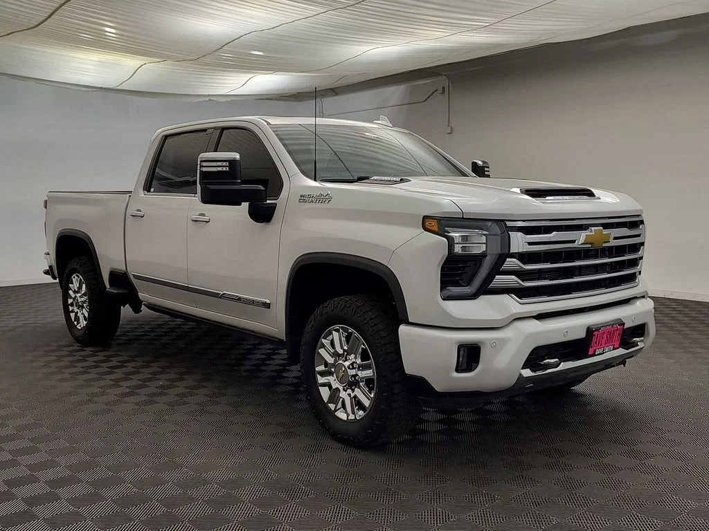 Used 2024 Iridescent Pearl Tricoat Chevrolet High Country image 7