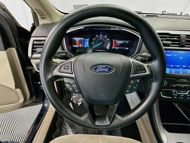Used 2020 Blue Ford SE image 11