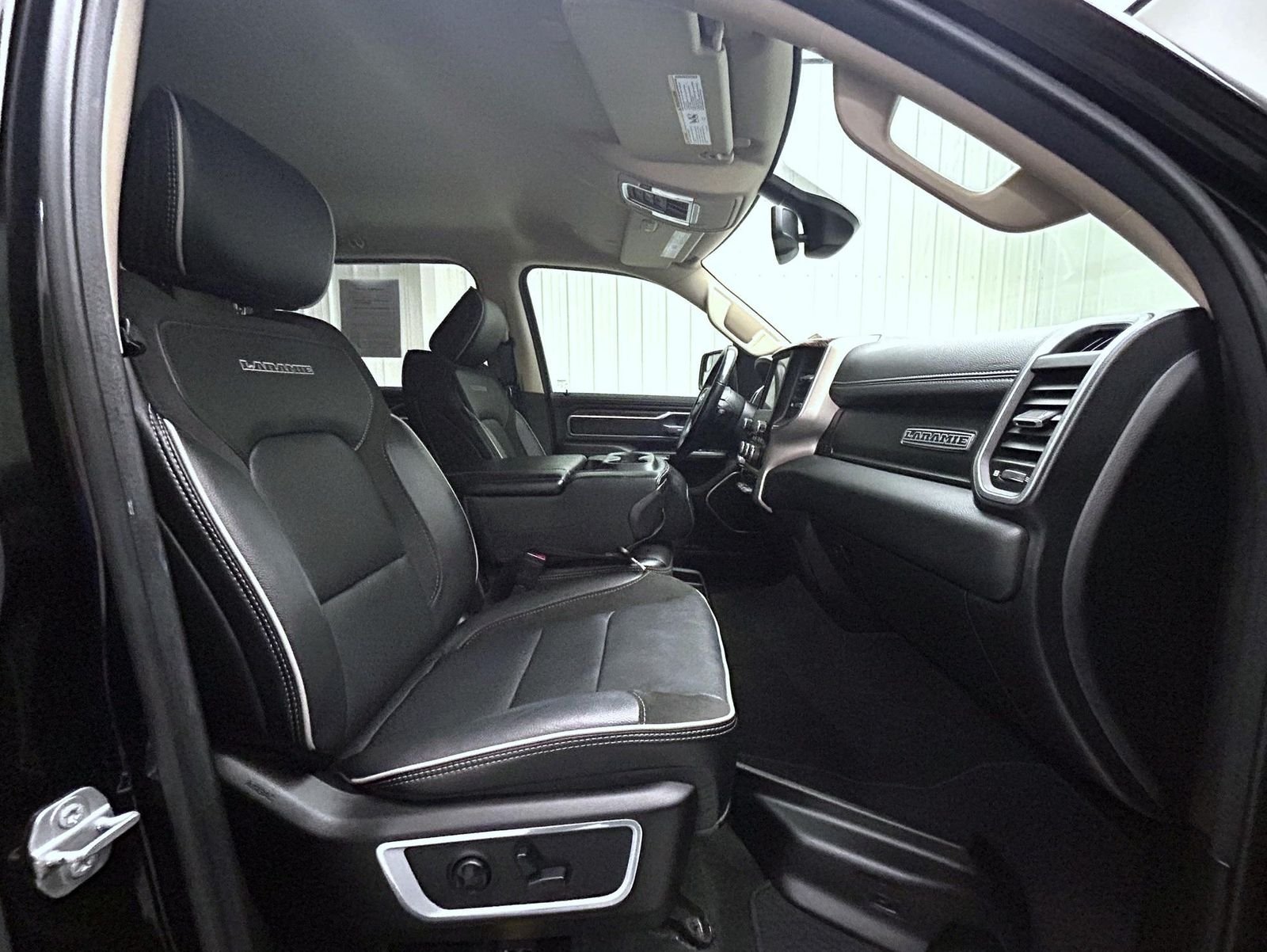 Used 2020 Black Ram Laramie image 15