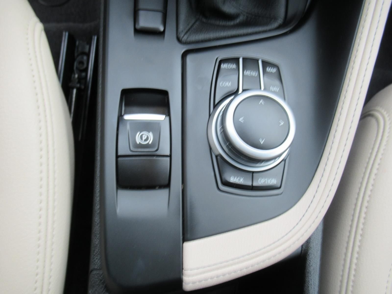 Used 2022 Gray BMW sDrive28i image 19